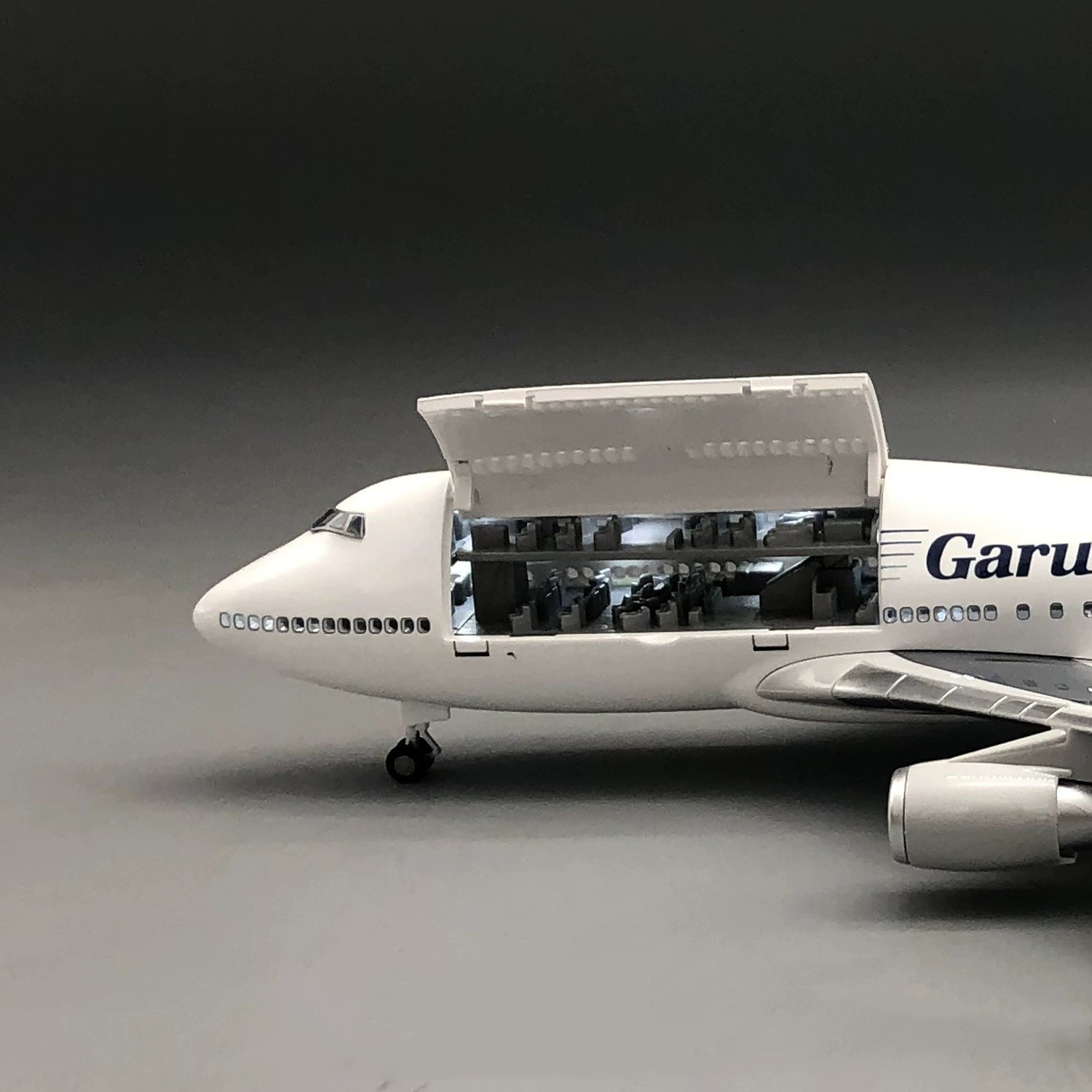 Nuevo modelo de avión Garuda I - Model Kit Indonesia reseña y precio