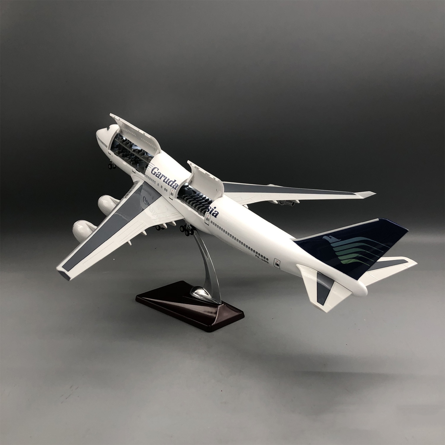 Nuevo modelo de avión Garuda I - Model Kit Indonesia reseña y precio